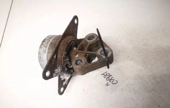 Opel Astra G Engine mount bracket 90575457