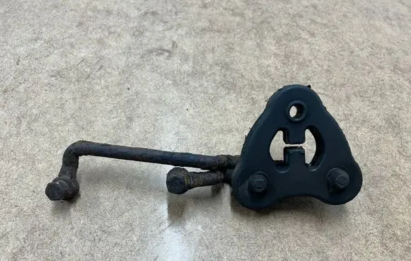 BMW 3 E46 Muffler mount bracket/holder 18212247709 2247709 18212247708