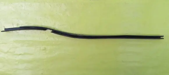 Mercedes-Benz C W204 Engine hood trim A2046261952