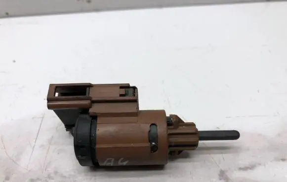 Audi A4 S4 B6 8E 8H Brake pedal sensor switch 3B0945511B 19322009