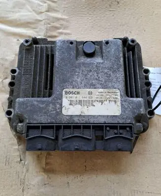 Nissan Primera Engine control unit/module 0281011644