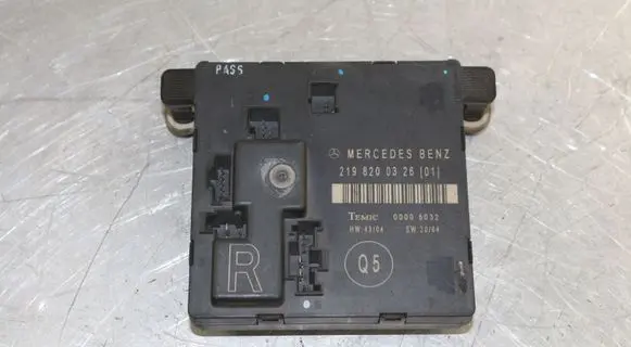 Mercedes-Benz CLS C219 Door control unit/module 2198200326