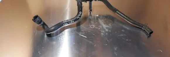 Engine coolant pipe/hose