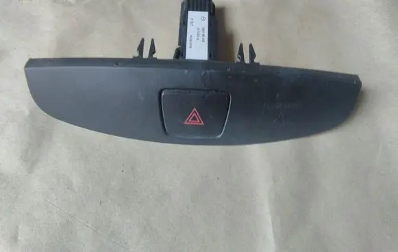 Mazda 2 Hazard light switch D651664H0 03004300 K1827
