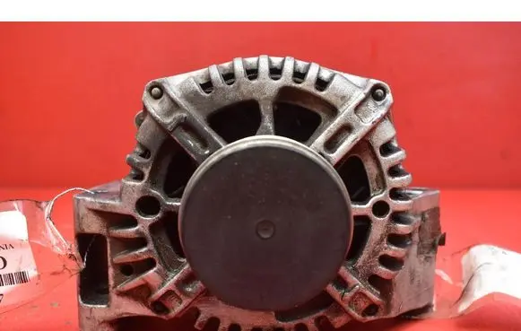 Opel Astra H Generator/alternator 13117279YQ