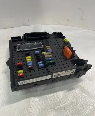 Volvo XC90 Fuse module 30728512 06W014 28017881