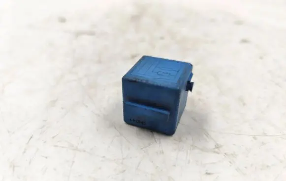 BMW 5 E39 Other relay 6915327 6136 V23134K59X313
