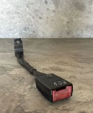 Volkswagen Eos Front seatbelt buckle 1K3857755 33057390