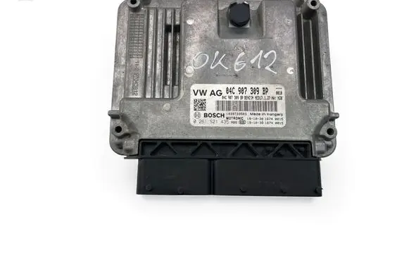 Volkswagen Polo VI Engine control unit/module ECU 04C907309BP 0261S21435
