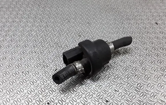 Audi A4 S4 B6 8E 8H Vacuum valve 06B133459D