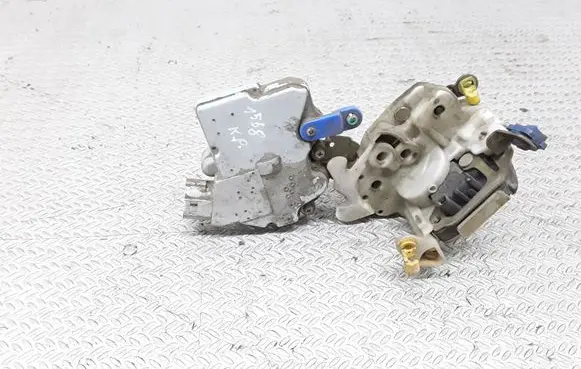 Nissan Terrano Front door lock