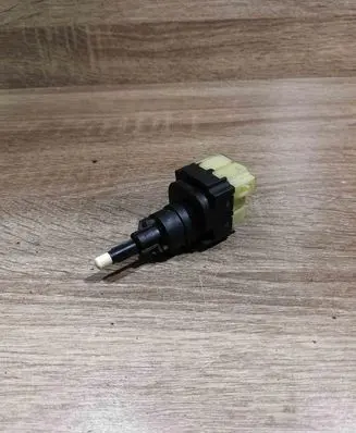 Volkswagen PASSAT B5.5 Brake pedal sensor switch 1K2945511