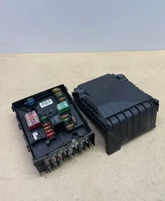 Audi A3 S3 A3 Sportback 8P Fuse module 1K0937125A 1K0937132F