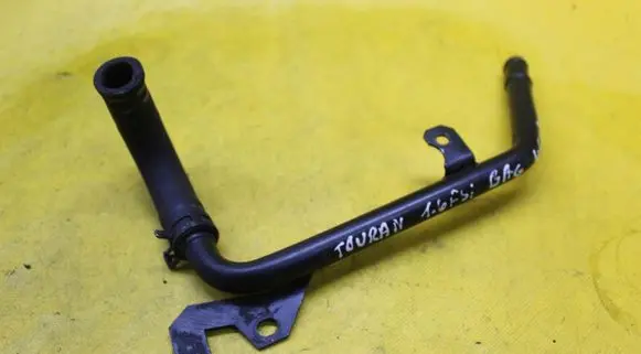 Volkswagen Touran I Engine coolant pipe/hose