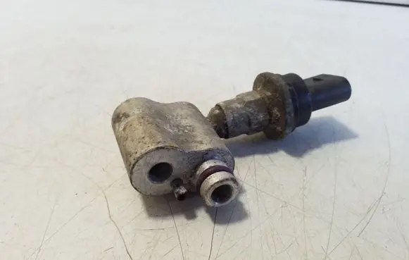 Volkswagen Golf V Air conditioning (A/C) pressure sensor 