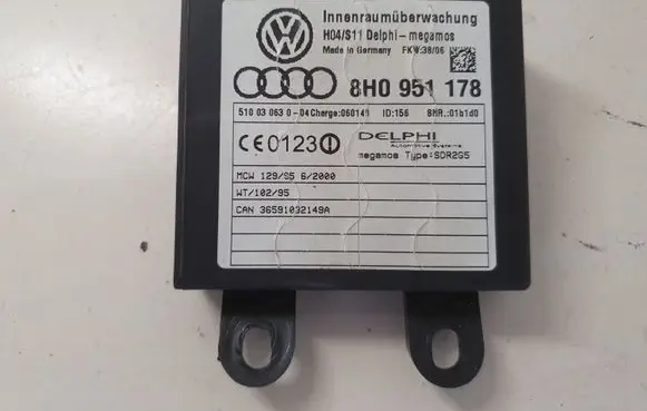 Audi A4 S4 B7 8E 8H Alarm control unit/module 8H0951178