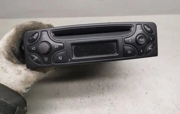 Mercedes-Benz C W203 Radio/CD/DVD/GPS head unit A2038201786