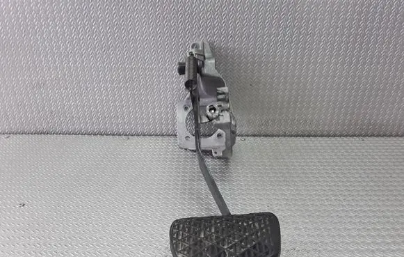Mercedes-Benz ML W163 Brake pedal 163290004