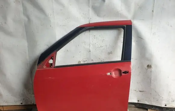 Suzuki Swift I Front door 