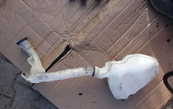 Citroen C3 Windshield washer fluid reservoir/tank 9683988680