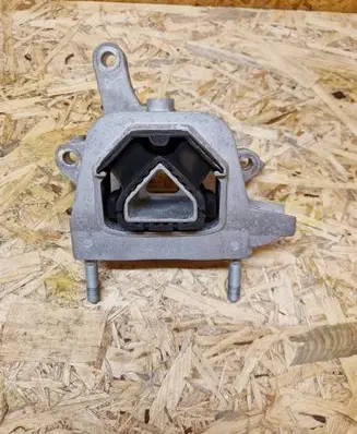 Peugeot 208 Engine mount bracket 9826551380