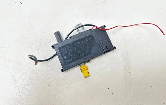 Peugeot 607 Antenna control unit 9637564680 AR81