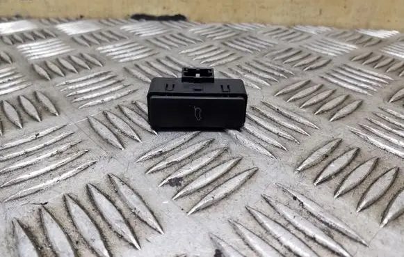 Tailgate opening switch