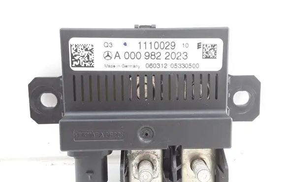 Mercedes-Benz E W212 Charging relay A0009822023