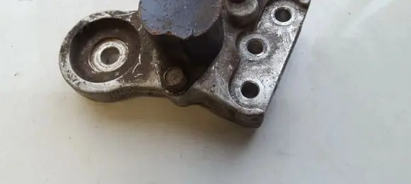 KIA Rio Engine mounting bracket