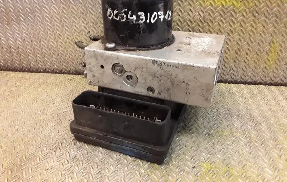 Mercedes-Benz C W203 ABS Pump 2095452932 0054310712
