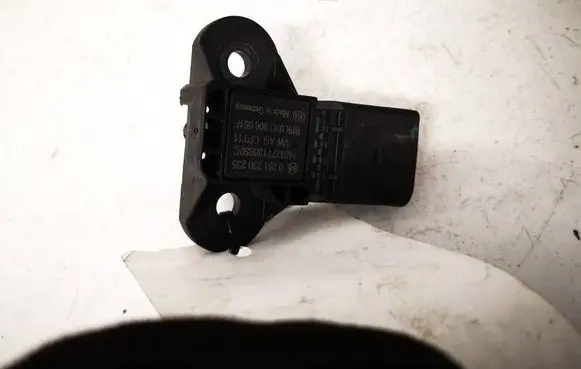 Volkswagen Polo Air pressure sensor 0261230235