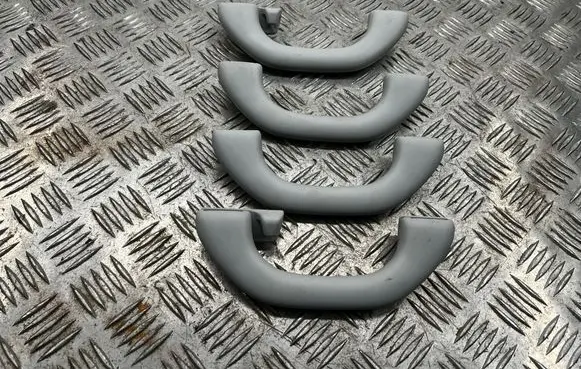 Skoda Octavia Mk2 (1Z) A set of handles for the ceiling 6Y0857607NP 6Y0857607M