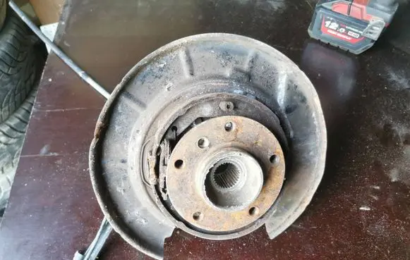 BMW 1 E81 E87 Rear wheel hub