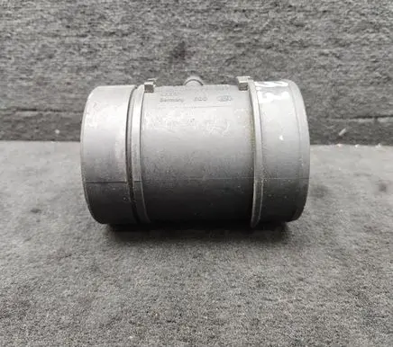 Audi A8 S8 D2 4D Mass air flow meter 057906461C 0281002435