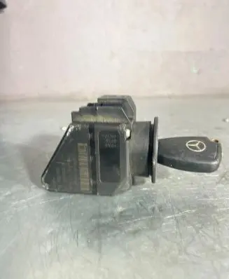 Mercedes-Benz C W203 Ignition lock 2105450208 33000301 500000003020611