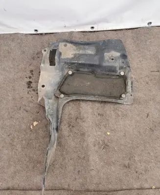 Toyota Avensis Verso Engine splash shield/under tray