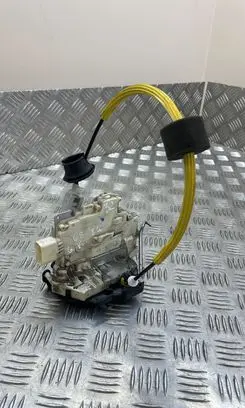 Audi A6 S6 C6 4F Rear door lock 4F0839015
