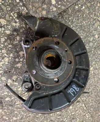 Volkswagen PASSAT B6 Front wheel hub