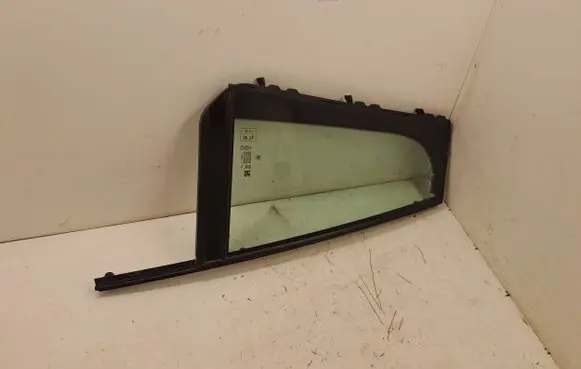 Rear vent window glass