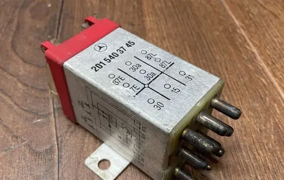 Mercedes-Benz 190 W201 Other relay 2015403745