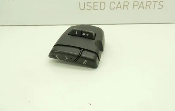 Toyota Yaris Steering wheel buttons/switches 842470CD010 D141