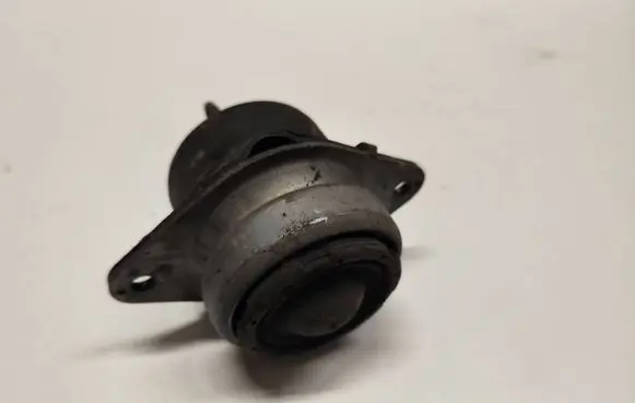Ford Mustang V Engine mount bracket