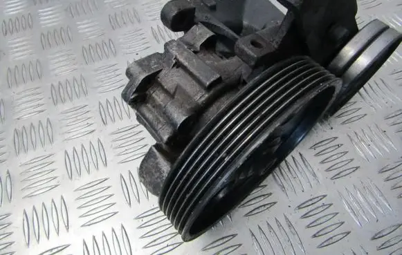 Peugeot 406 Power steering pump 9608871080