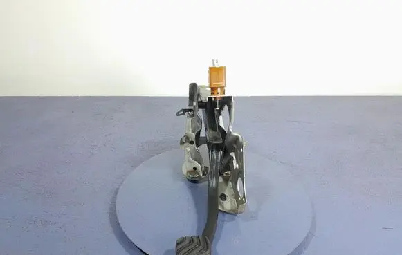 Accelerator throttle pedal