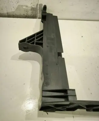 Volvo V50 Radiator mount bracket 4N518A419AE