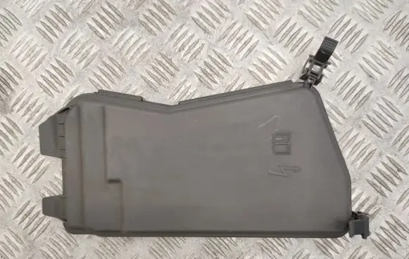 Mercedes-Benz E W212 Fuse box cover A2125400382