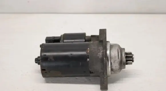 Volkswagen Golf IV Starter motor 02A911023L 001121008
