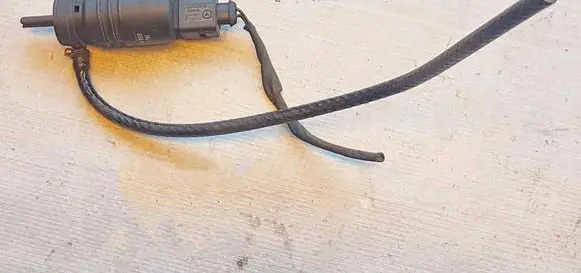 Mercedes-Benz E W210 Windscreen/windshield washer pump A0335450228