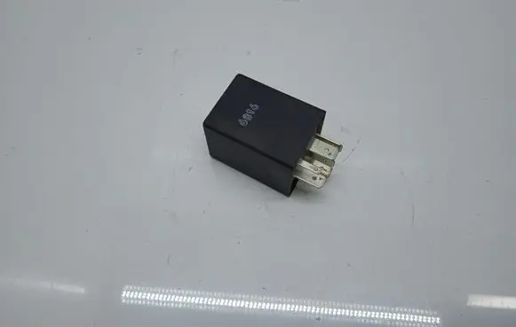 Volkswagen Golf III Window wiper relay 321955531A