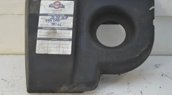 Volkswagen PASSAT B5 Engine cover (trim) 3B0422569A